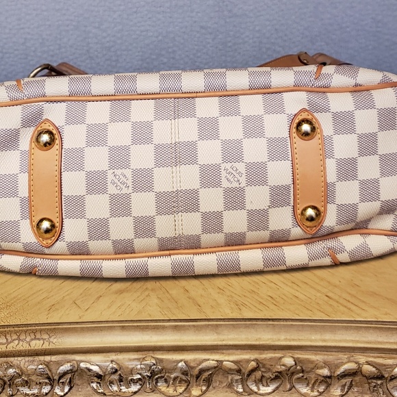 Louis Vuitton Handbag - Picture 5 of 6